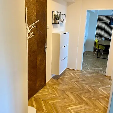 Bright Stylish Apartment In The City Centre *